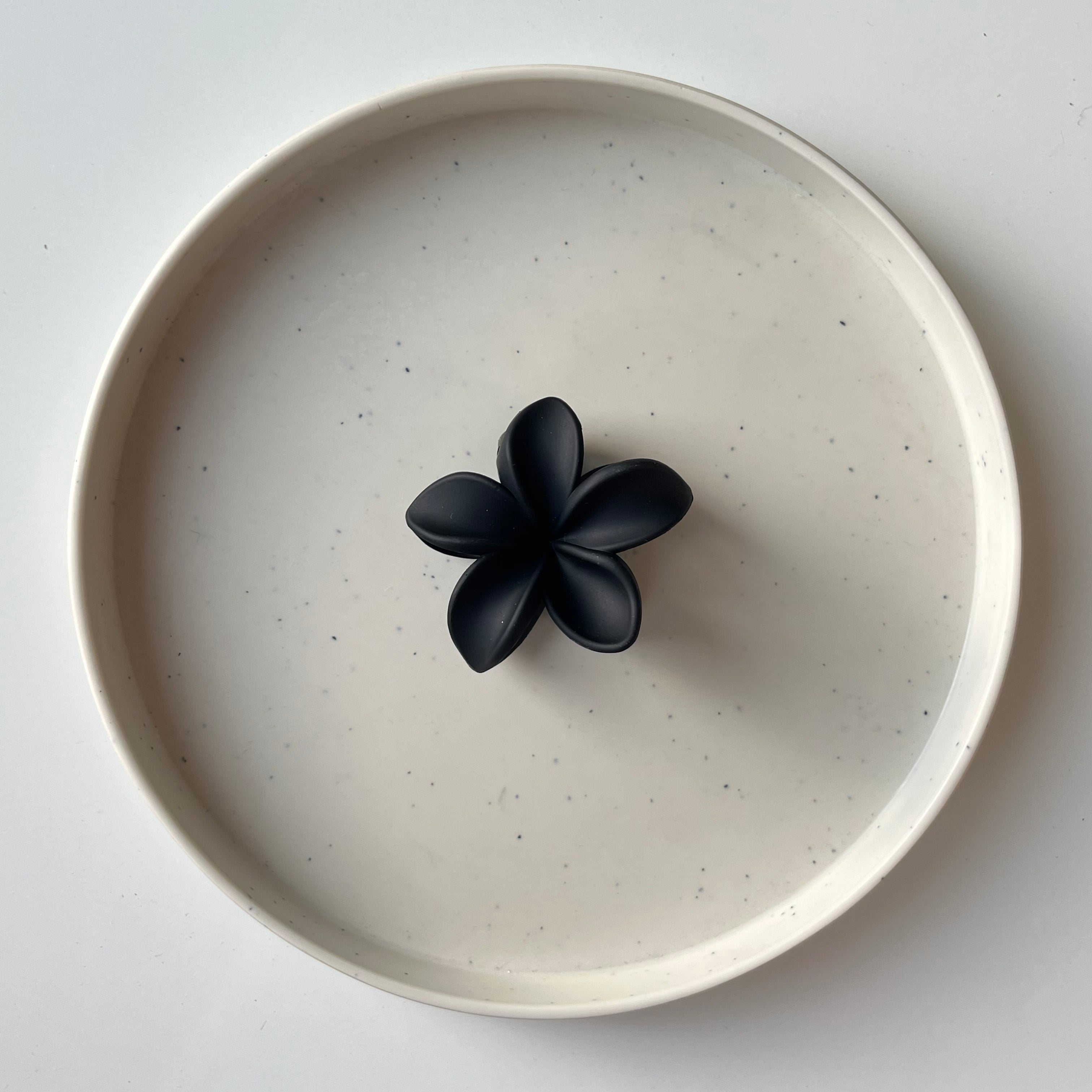 Fleur Matte Claw Clip – Medium